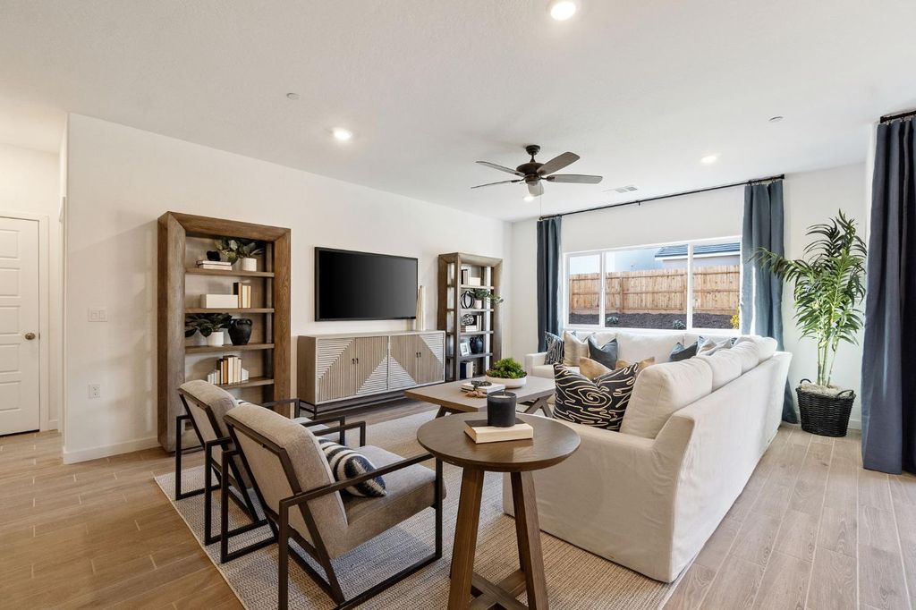 Image 16 of property listing at 868 Traverse Drive S, Madera, CA 93636