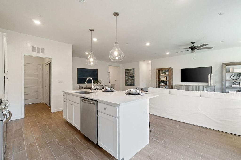 Image 19 of property listing at 868 Traverse Drive S, Madera, CA 93636