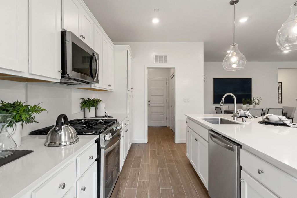 Image 20 of property listing at 868 Traverse Drive S, Madera, CA 93636