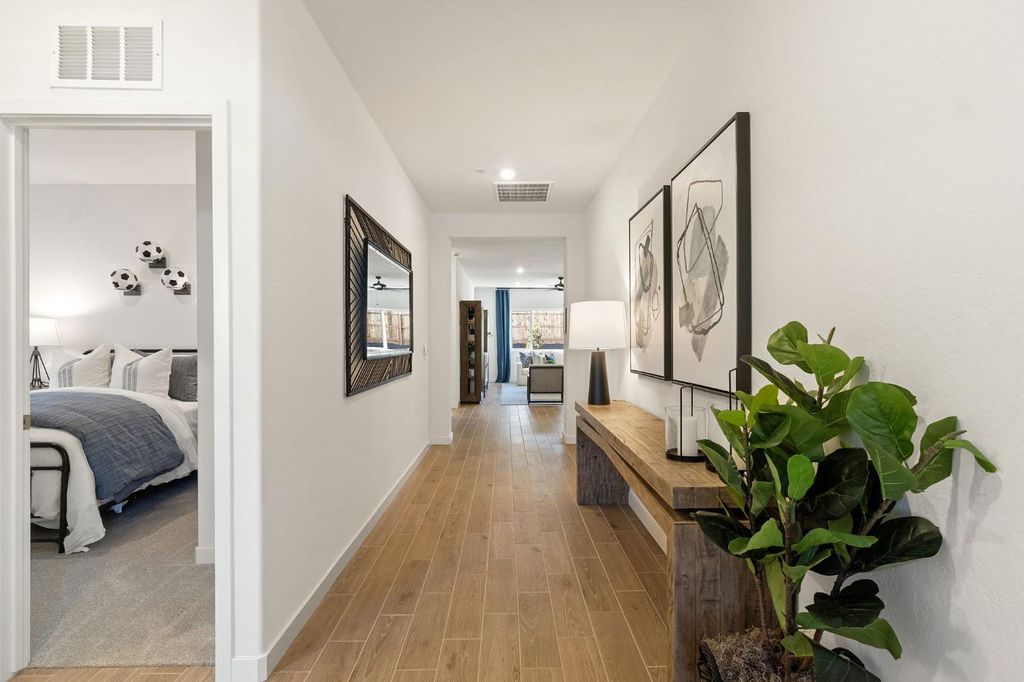 Image 4 of property listing at 868 Traverse Drive S, Madera, CA 93636