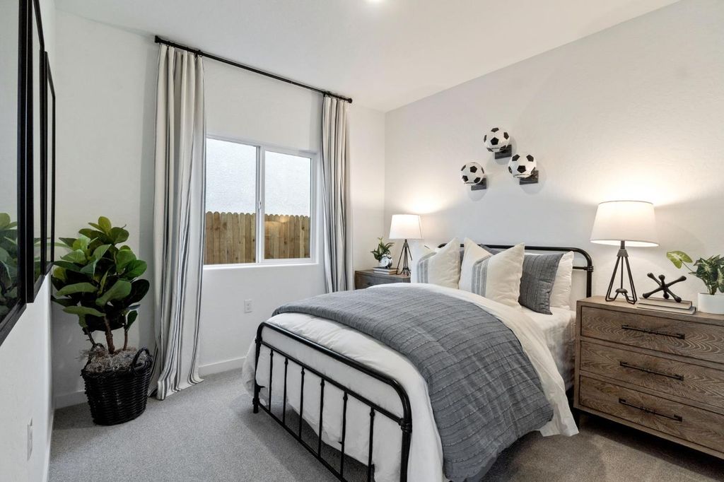 Image 8 of property listing at 868 Traverse Drive S, Madera, CA 93636