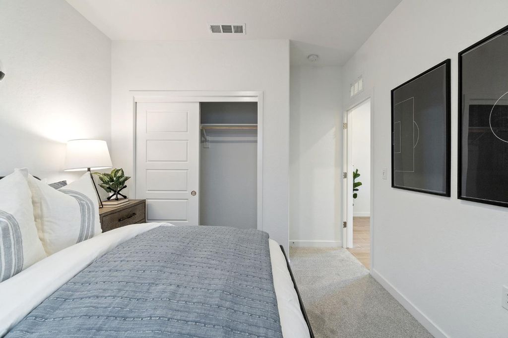 Image 9 of property listing at 868 Traverse Drive S, Madera, CA 93636