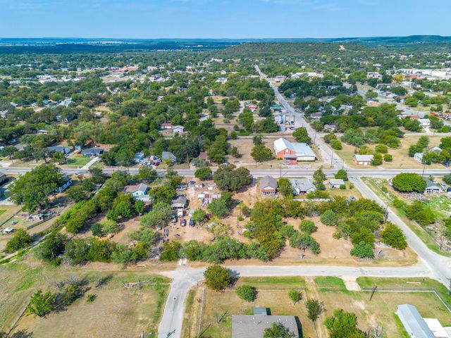 905 6th Avenue SE, Mineral Wells, TX 76067