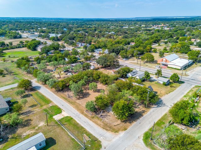 905 6th Avenue SE, Mineral Wells, TX 76067