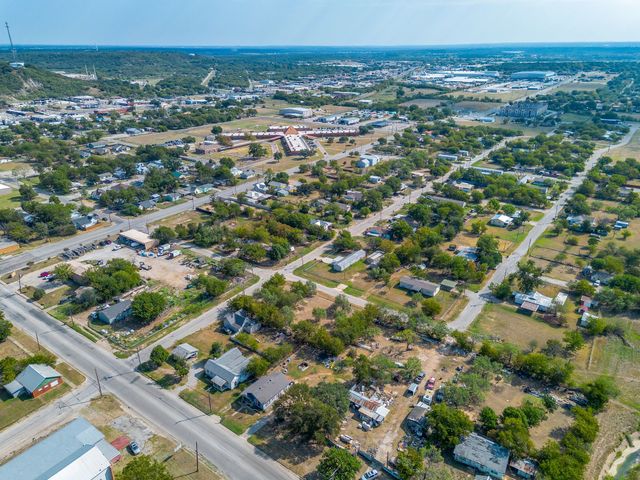 905 6th Avenue SE, Mineral Wells, TX 76067