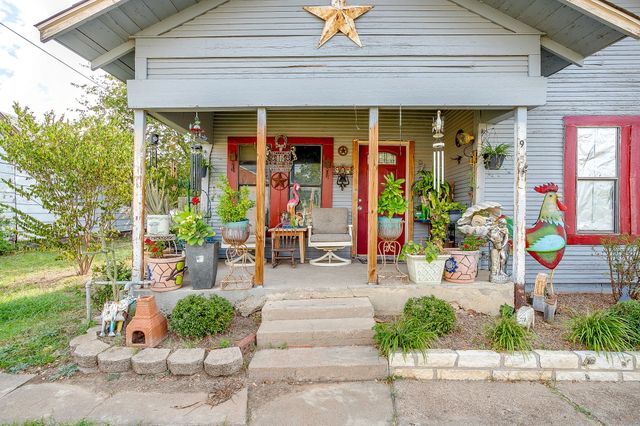 905 6th Avenue SE, Mineral Wells, TX 76067