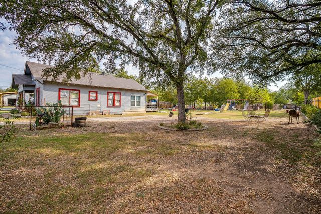 905 6th Avenue SE, Mineral Wells, TX 76067