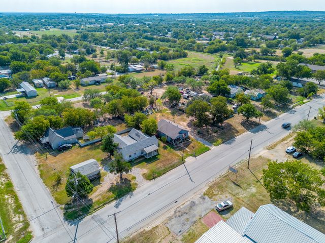 905 6th Avenue SE, Mineral Wells, TX 76067