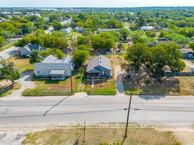 905 6th Avenue SE, Mineral Wells, TX 76067