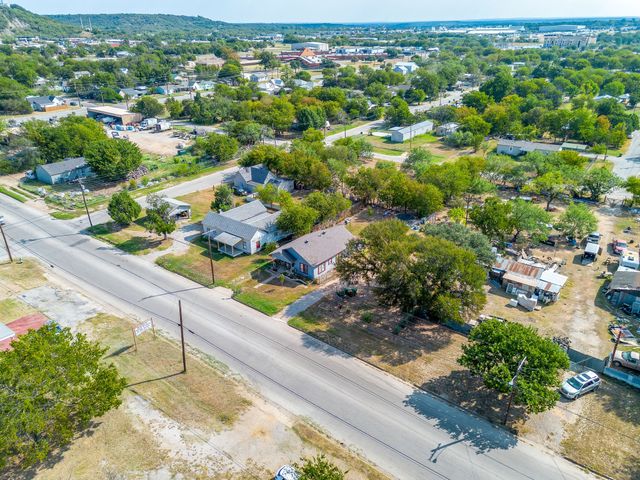 905 6th Avenue SE, Mineral Wells, TX 76067