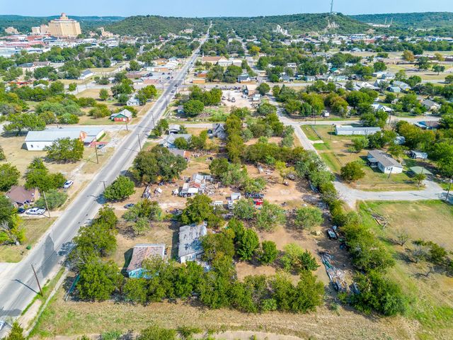 905 6th Avenue SE, Mineral Wells, TX 76067
