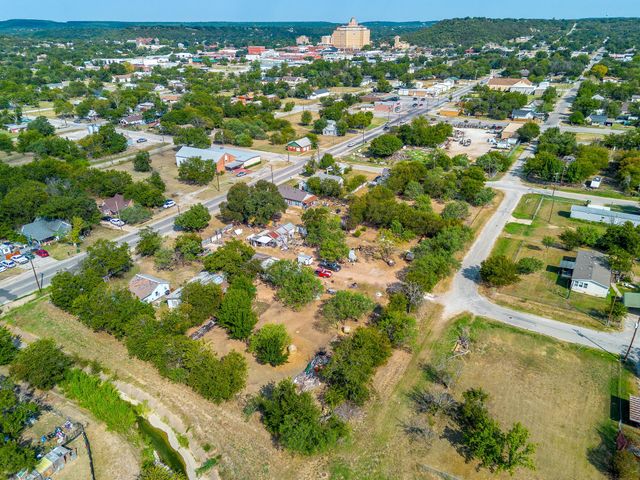 905 6th Avenue SE, Mineral Wells, TX 76067