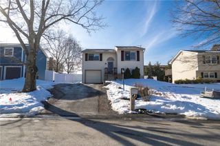 200 Kirkwood Dr, Cranberry Twp, PA 16066
