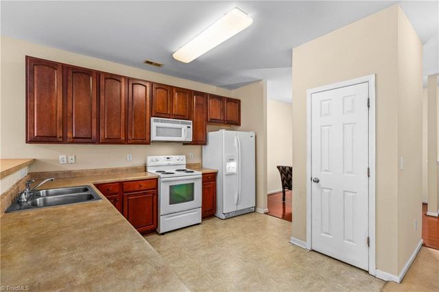 2057 Craver Meadows Drive, Winston-salem, NC 27127