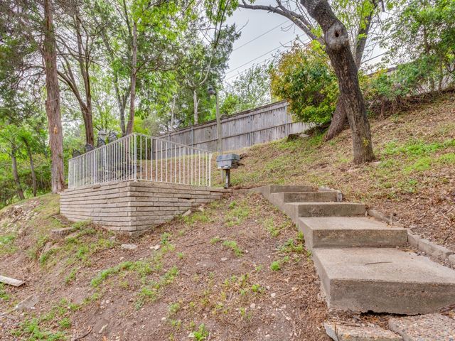 3215 Kiest Forest Drive, Dallas, TX 75233