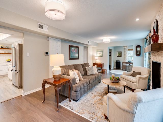 3215 Kiest Forest Drive, Dallas, TX 75233