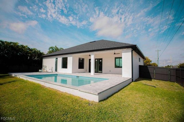 2000 SW 31st TER, Cape Coral, FL 33914