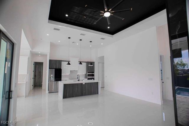 2000 SW 31st TER, Cape Coral, FL 33914