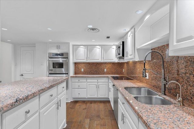 1122 Colorado ST 1004, Austin, TX 78701