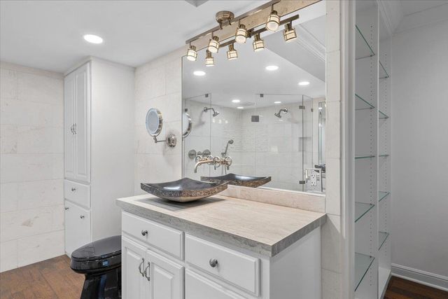 1122 Colorado ST 1004, Austin, TX 78701