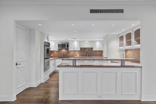 1122 Colorado ST 1004, Austin, TX 78701