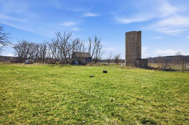 265 Fawn Court, Oxford, WI 53952
