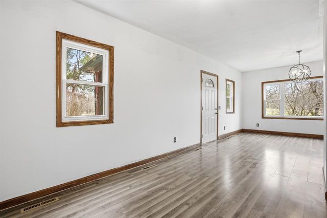 265 Fawn Court, Oxford, WI 53952