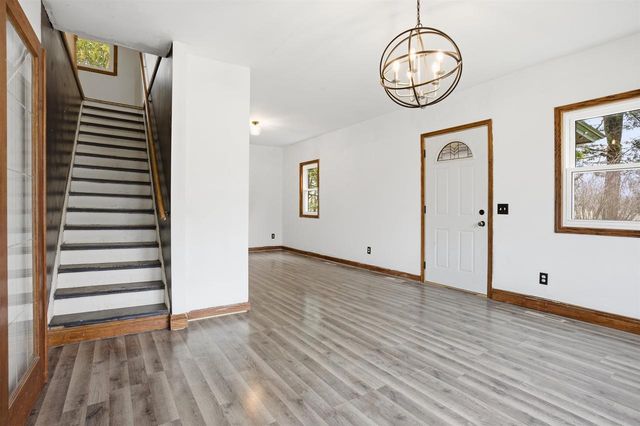 265 Fawn Court, Oxford, WI 53952