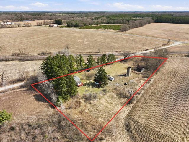 265 Fawn Court, Oxford, WI 53952