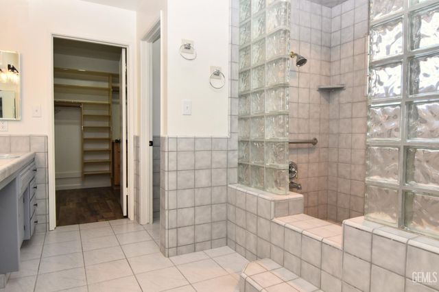 1501 Westbourne Way, Bakersfield, CA 93309