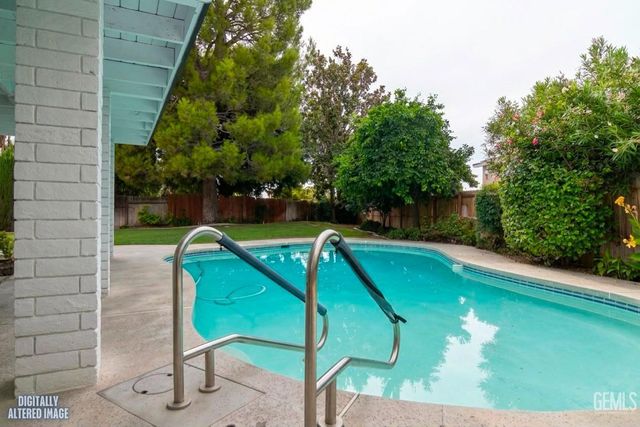 1501 Westbourne Way, Bakersfield, CA 93309
