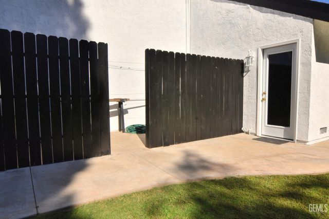 1501 Westbourne Way, Bakersfield, CA 93309
