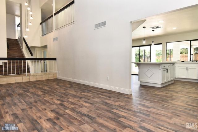 1501 Westbourne Way, Bakersfield, CA 93309