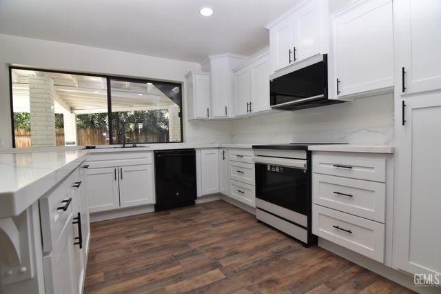 1501 Westbourne Way, Bakersfield, CA 93309