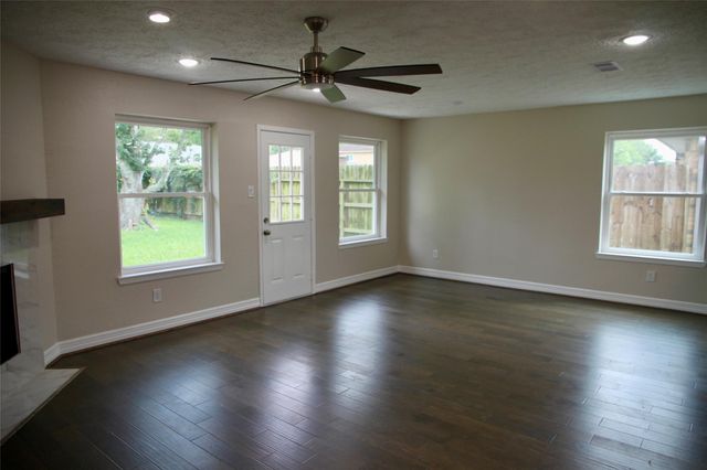 306 Maple Leaf Street, League City, TX 77573