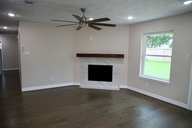 306 Maple Leaf Street, League City, TX 77573