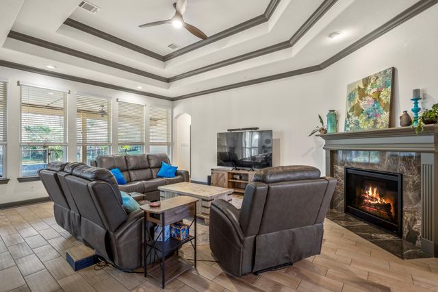 9048 Grand Lake Estates Drive, Montgomery, TX 77316