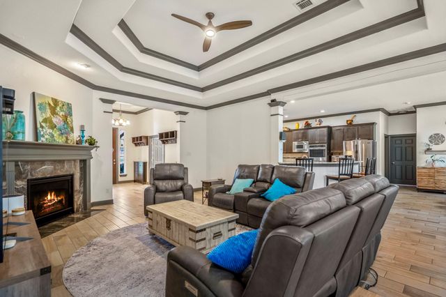 9048 Grand Lake Estates Drive, Montgomery, TX 77316