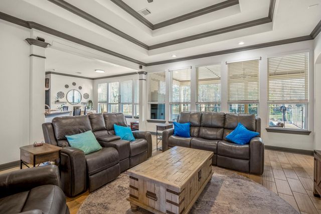 9048 Grand Lake Estates Drive, Montgomery, TX 77316