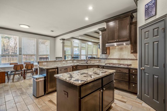 9048 Grand Lake Estates Drive, Montgomery, TX 77316