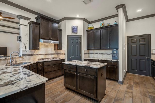 9048 Grand Lake Estates Drive, Montgomery, TX 77316