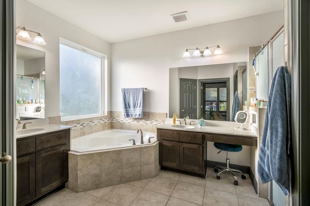 9048 Grand Lake Estates Drive, Montgomery, TX 77316