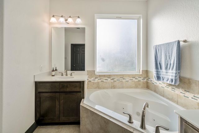 9048 Grand Lake Estates Drive, Montgomery, TX 77316