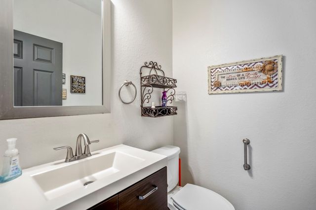 9048 Grand Lake Estates Drive, Montgomery, TX 77316