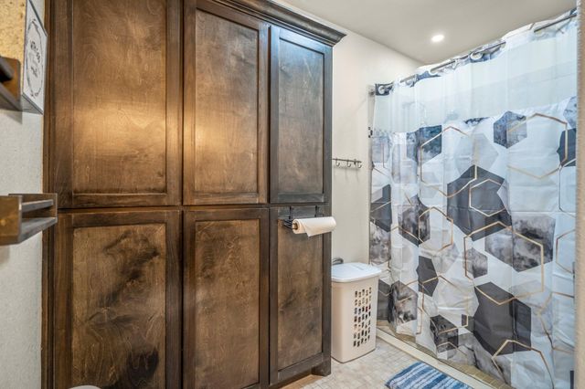 9048 Grand Lake Estates Drive, Montgomery, TX 77316