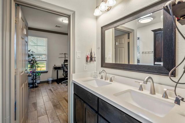 9048 Grand Lake Estates Drive, Montgomery, TX 77316