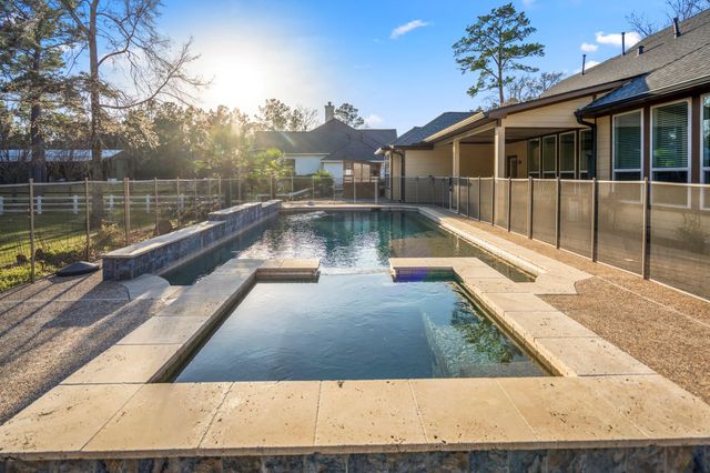 9048 Grand Lake Estates Drive, Montgomery, TX 77316