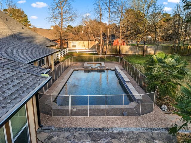 9048 Grand Lake Estates Drive, Montgomery, TX 77316