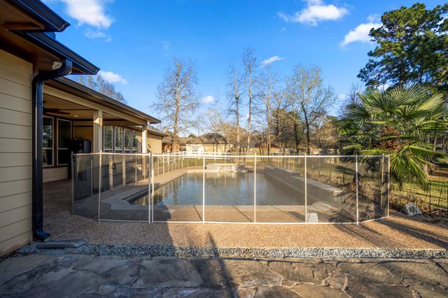 9048 Grand Lake Estates Drive, Montgomery, TX 77316