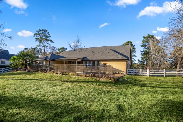 9048 Grand Lake Estates Drive, Montgomery, TX 77316